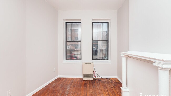 Building Photo - 18 Covert St