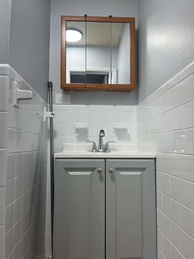 Building Photo - 330 Broadway