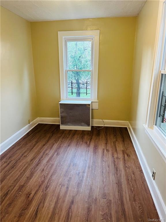 Foto del edificio - 631 E 235th St