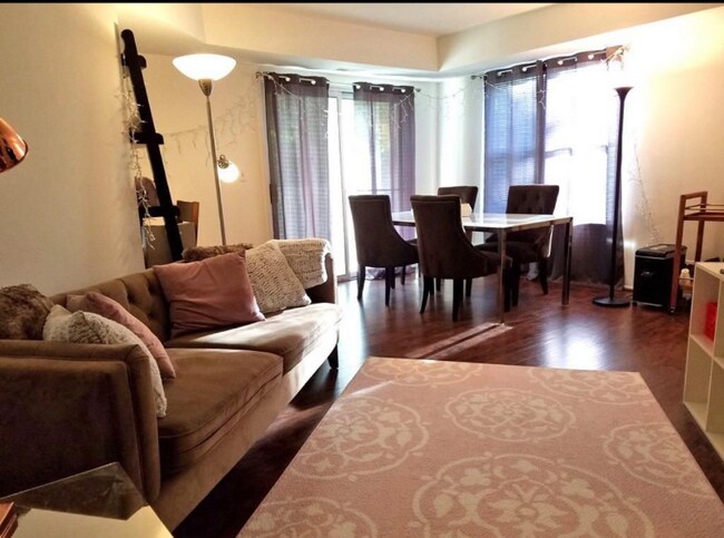 Foto del edificio - 2205 S Huron Pkwy