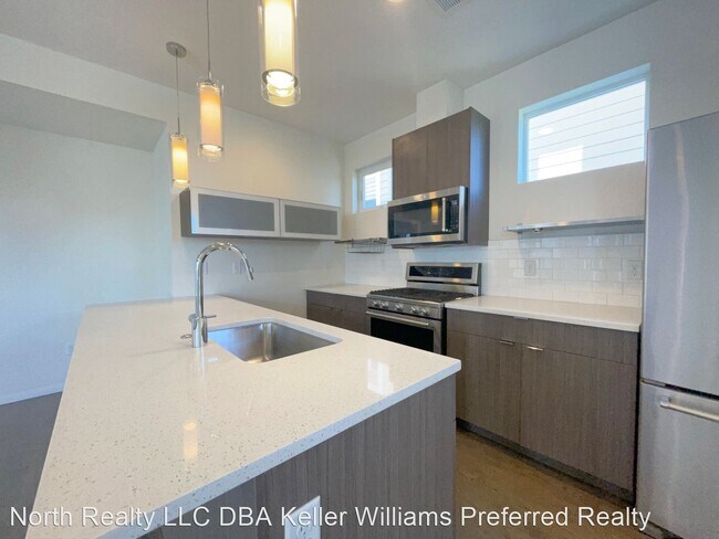 Foto del edificio - 2 br, 3 bath House - Two Bedroom townhouse...