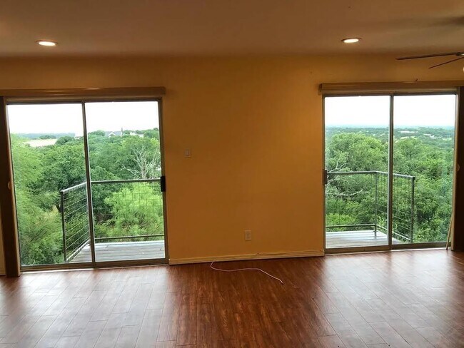 Foto del edificio - 1008 Clayton Nolen Dr