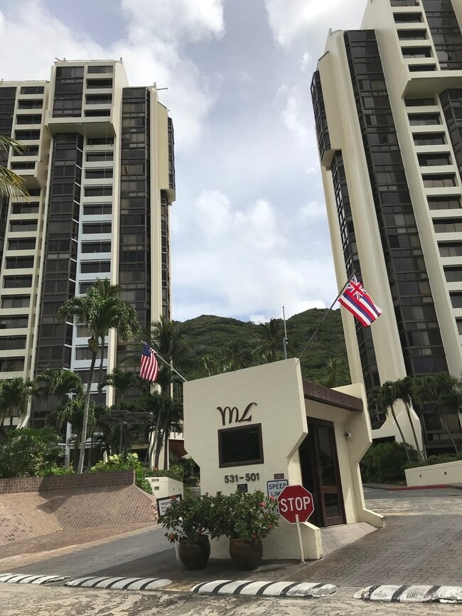 531 Hahaione St Unit MaunaLuan, Honolulu, HI 96825 Condo for Rent in