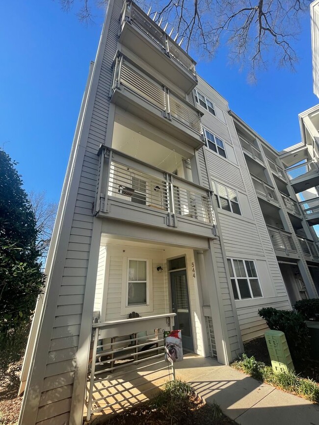 Building Photo - Conveniently Located Condo in Elizabeth Vi...