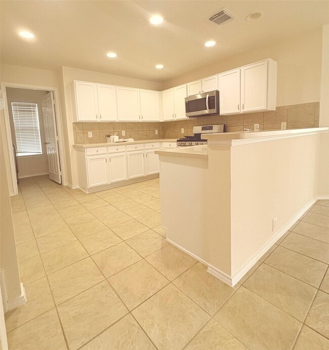 Building Photo - 5818 Kenwood