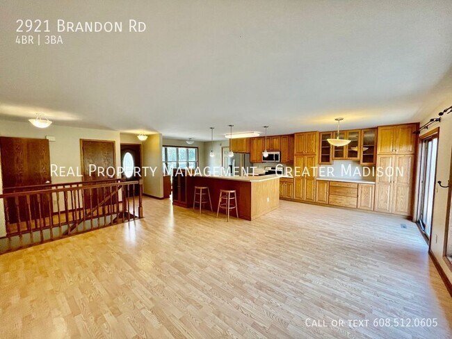 Building Photo - Spacious 4 bedroom ranch style home with f...