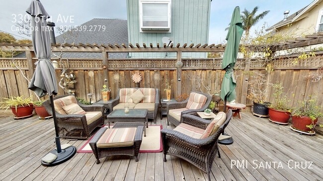 Building Photo - Beautiful Furnished Beach Bungalow
