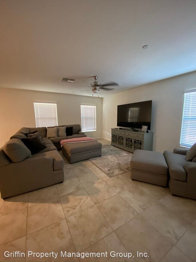 Foto del edificio - 5 br, 3.5 bath House - 512 Barbara Ave.