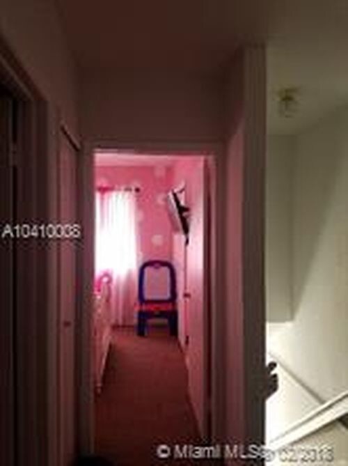 Foto del edificio - 8031 NW 8th St