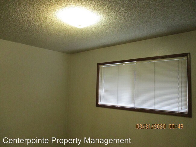 Building Photo - 2 br, 1 bath Apartment - 1664 SE Douglas Ave.