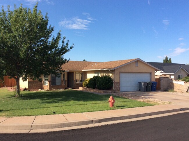 Foto del edificio - Charming 4 bedroom!