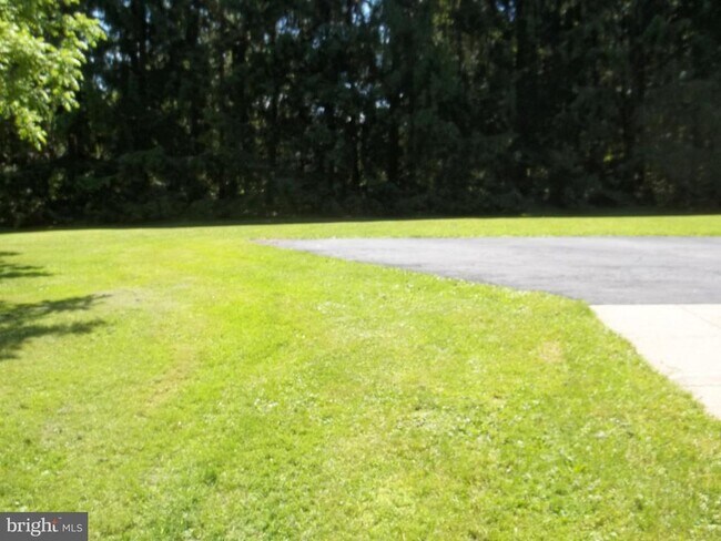 Building Photo - 56 Pineside Dr