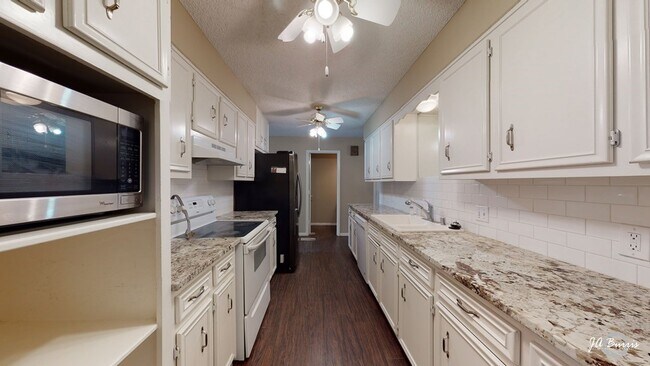 Building Photo - 4805 Spring Meadow Ln