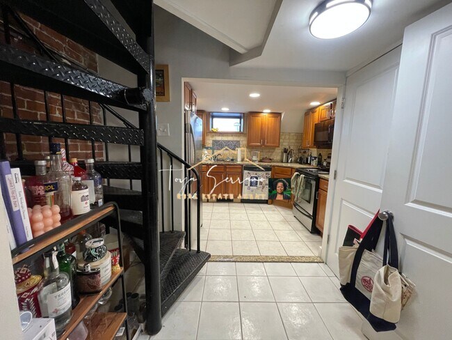 Building Photo - 22 Sussex St