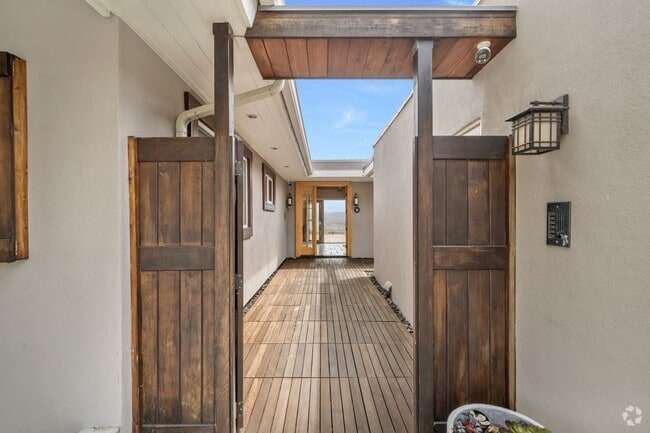 Building Photo - 3138 Bonn Dr