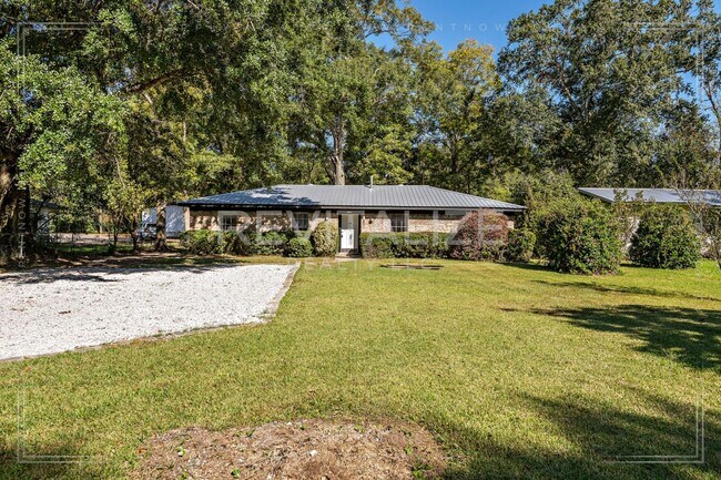 Foto del edificio - HALF-DEPOSIT SPECIAL! Updated 4 Bed 2 Bath Brick Home in West Mobile