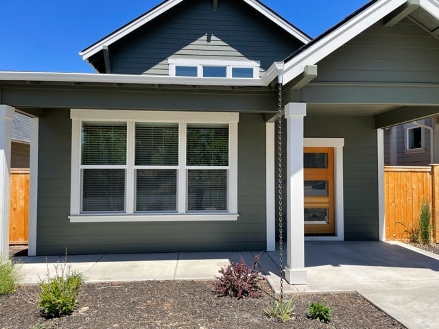 Primary Photo - 1066 E Black Butte Ave