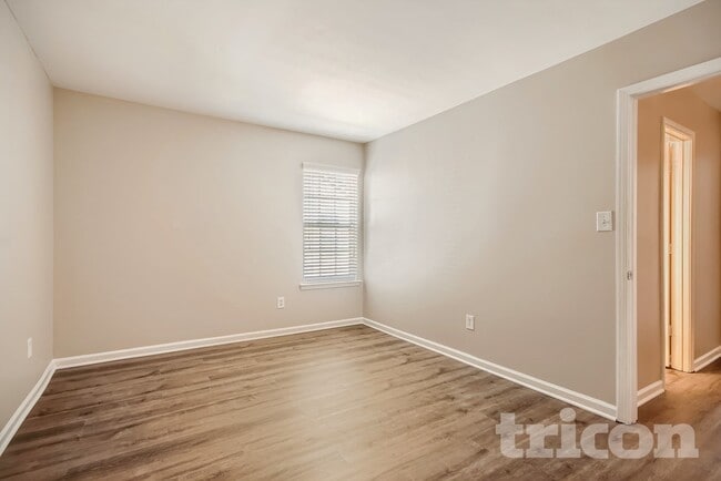 Building Photo - 5606 Fenway Dr