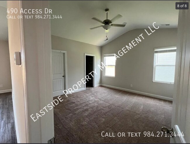 Foto del edificio - 490 Access Dr