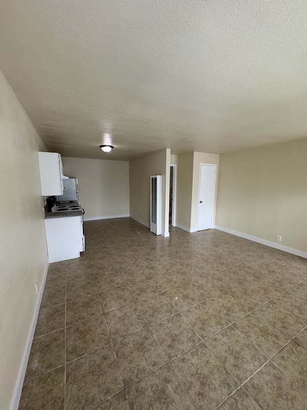 Building Photo - Charming Studio Apartment in Atwater!