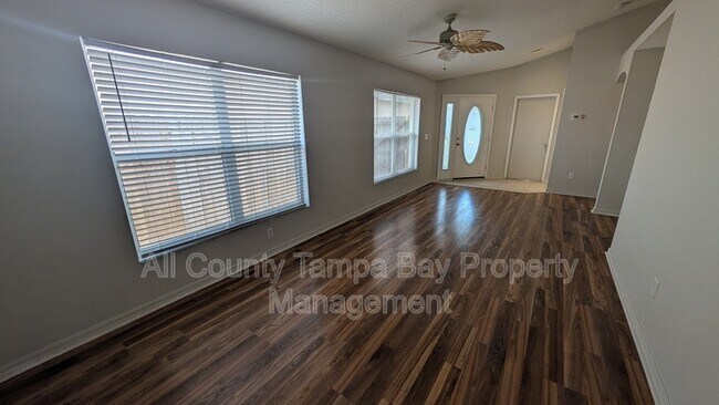 Building Photo - 6047 White Sails Dr
