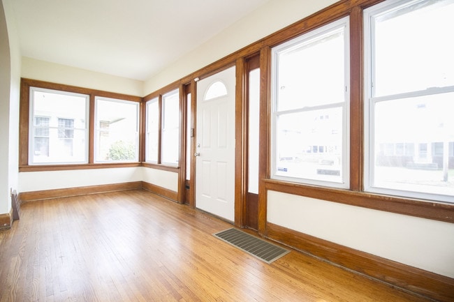 Building Photo - 2122 Airport Hwy