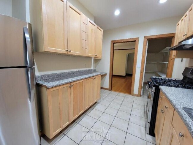 Building Photo - 2 bedroom in CHICAGO IL 60641