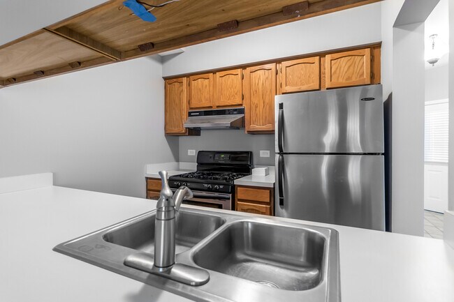 Building Photo - 7841 Darien Lake Dr