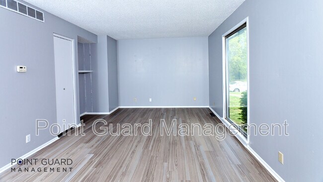 Foto del edificio - 855-863 S Broadview St