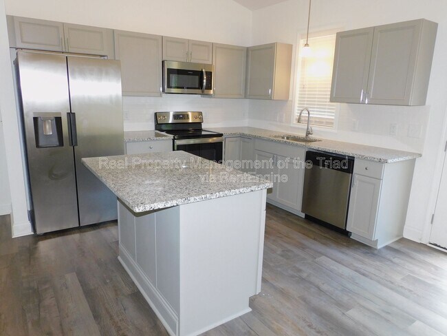 Foto del edificio - 3773 Hinshaw Country Rd