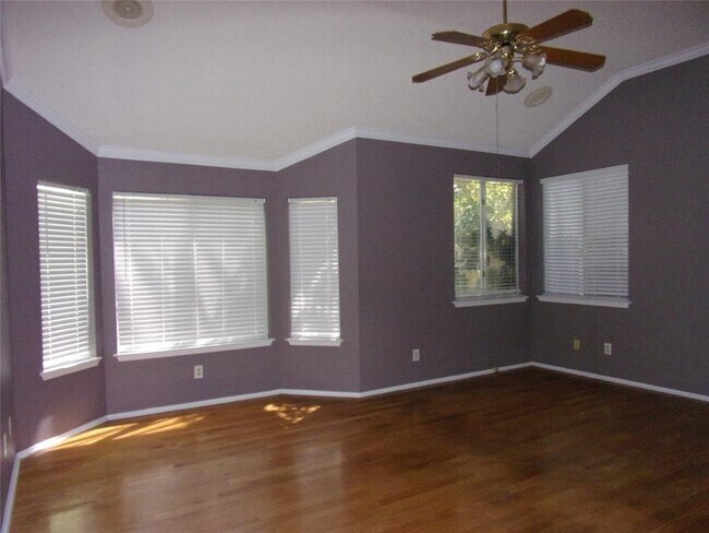Foto del edificio - 6301 Back Bay Ln