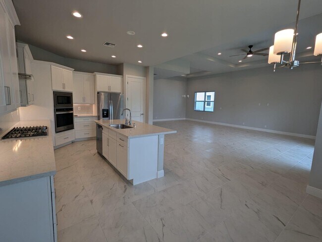 Foto del edificio - 9292 Crestview Cir