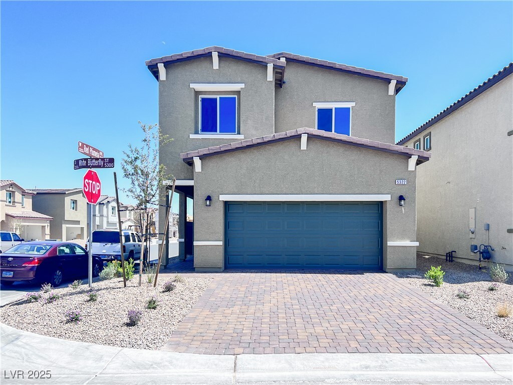 Foto principal - 5322 White Butterfly St