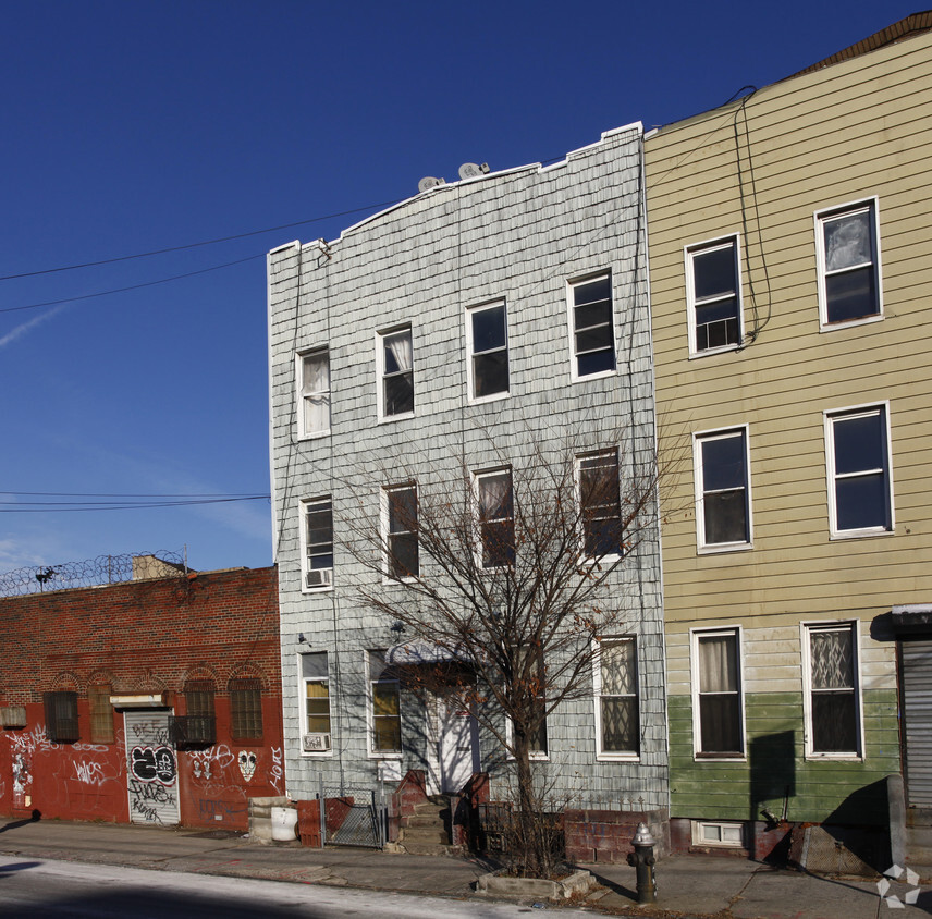 Primary Photo - 28 Morgan Ave