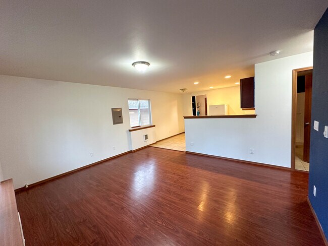 Building Photo - 423 Willow St