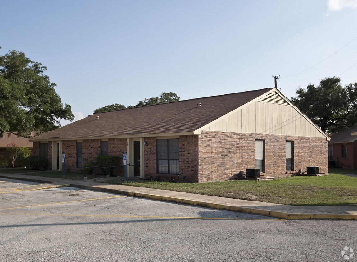 Building Photo - Round Rock Grove Apartments