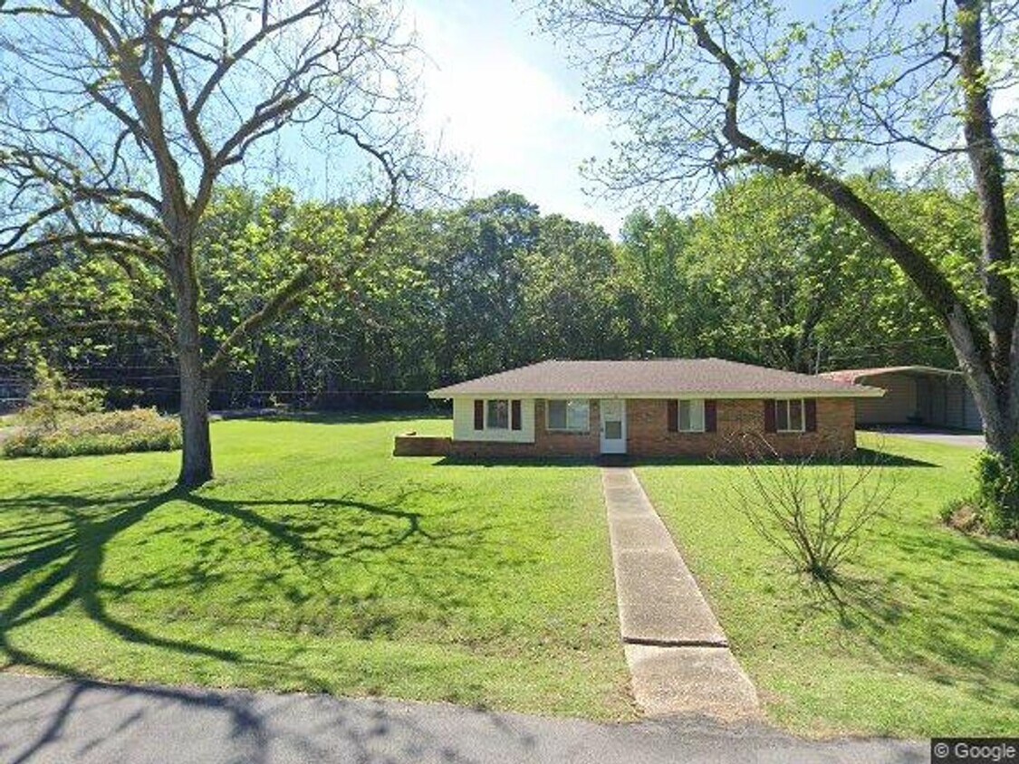 Foto principal - 3 Bed, 1 Bath in Montgomery close to Maxwell!