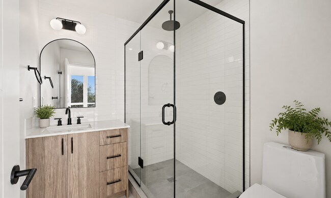 Foto del edificio - 8326 C 16TH AVE NW 98117
