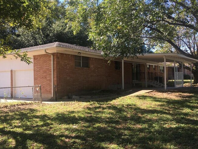 Building Photo - 3501 Alta Vista Dr