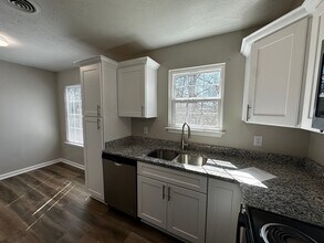 Building Photo - 1506 Batts Blvd