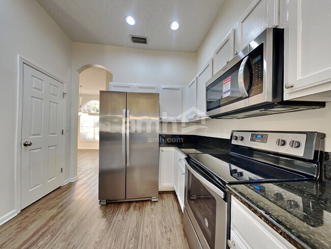 Building Photo - 125 Whisper Ridge Dr