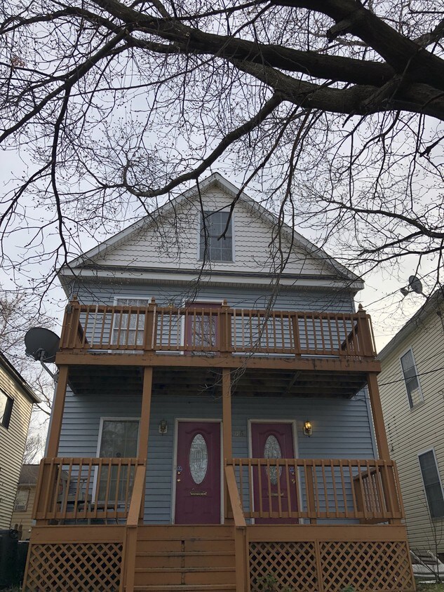 Primary Photo - 106 Parade St