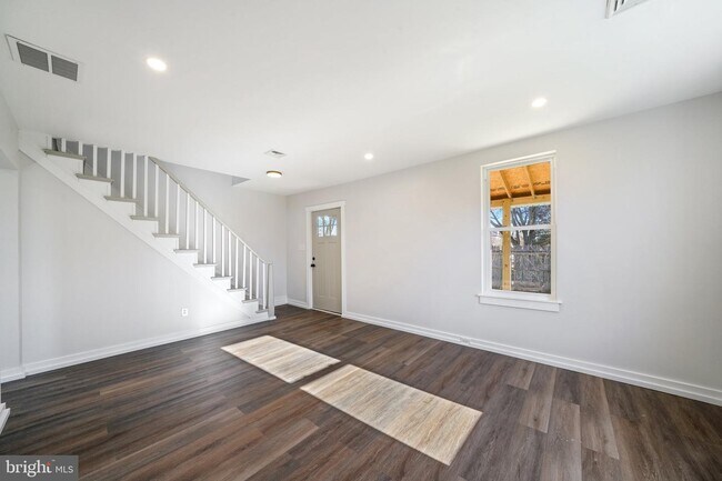 Foto del edificio - 210 W Summit Ave