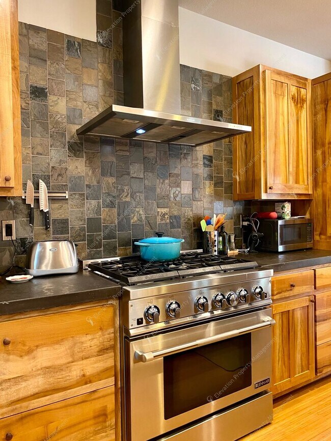 Building Photo - Unfurnished 4BR - 2.5BA NWX Corner Lot Pri...