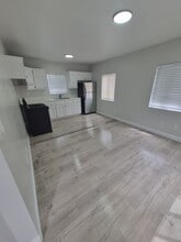 Building Photo - 151 E 62nd St