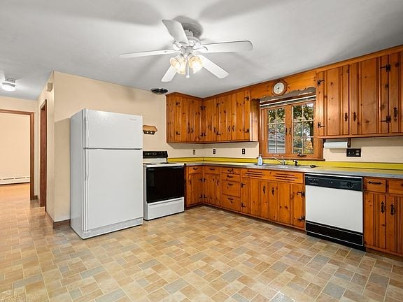 Building Photo - 42 Middlesex Ave