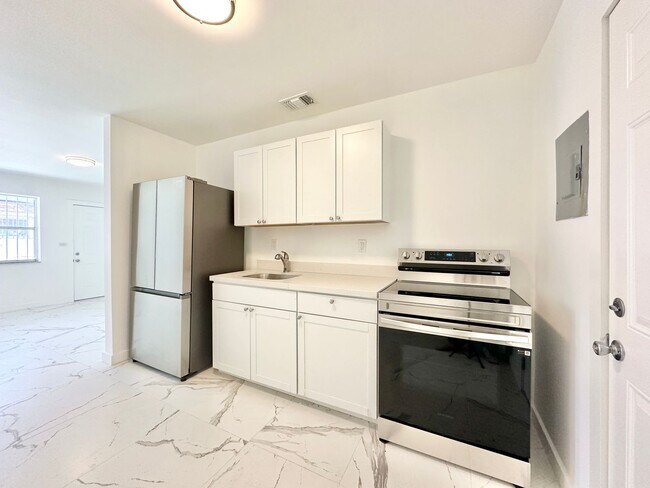 Foto del edificio - Freshly remodelled 2bed/1bath in a duplex ...