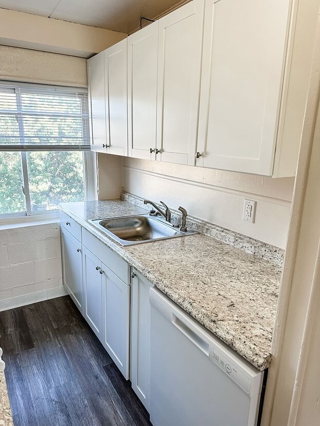 Updated Kitchen - Highland Avenue Apartments