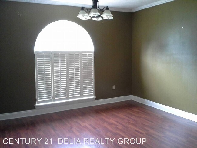 Building Photo - 4 br, 2 bath House - 1050 Gage St.