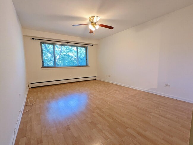 Building Photo - 737 Ridge Ave